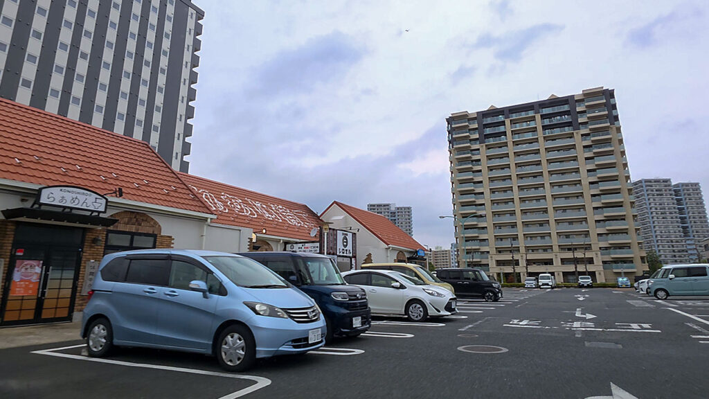 アルカサール平面駐車場の場内の様子