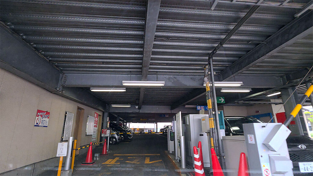 横浜駅西口第2入口の入口ゲート