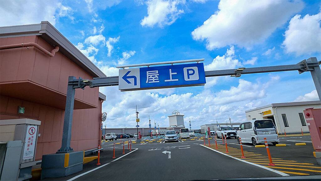 アリオ柏駐車場入口から進んだ屋上階の様子