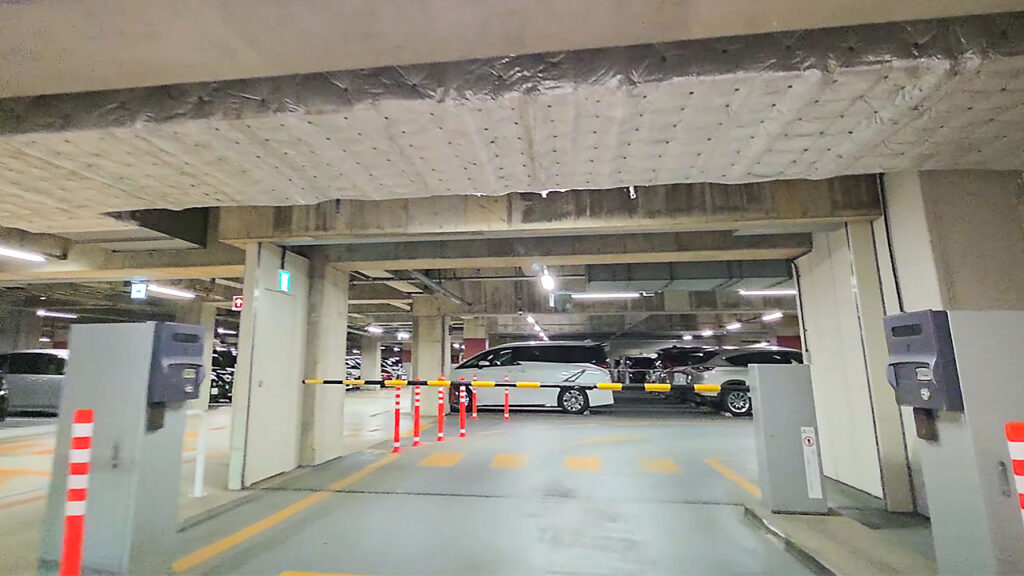 東京ディズニーランドホテル 駐車場入口の入口ゲート付近
