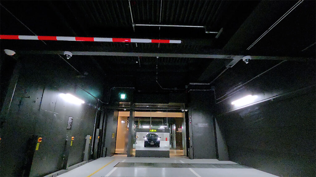 TAKANAWA GATEWAY CITY P2入口から進んだGバース入庫付近