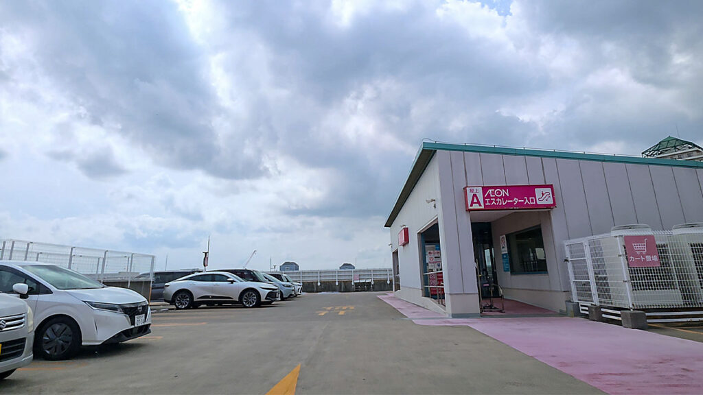 イオンモール千葉ニュータウン イオン棟立体駐車場入口の駐車位置付近