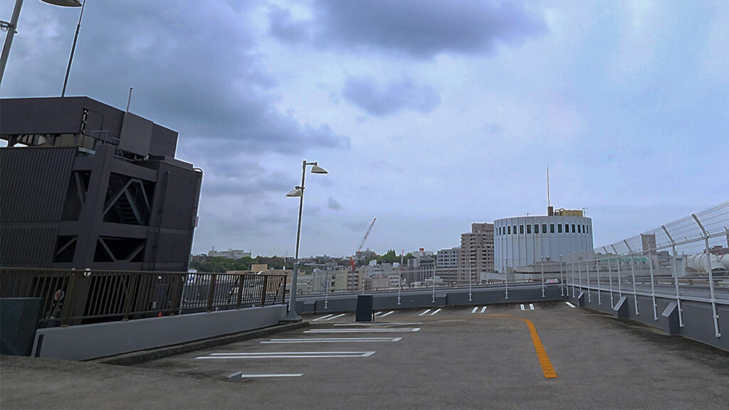 タイムズステーション横浜山下町 駐車場入口から進んだ駐車位置付近