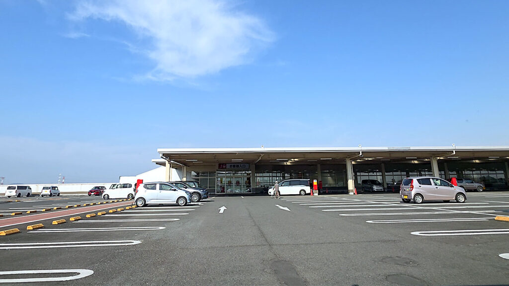 ベイシアひだかモール店 駐車場入口の駐車位置付近