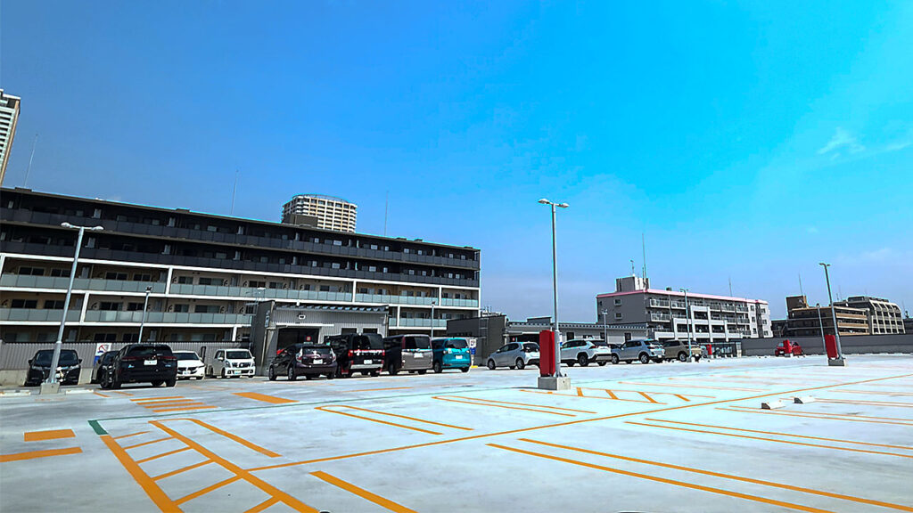 そよらリーフシティ市川 駐車場入口の屋上階駐車位置付近