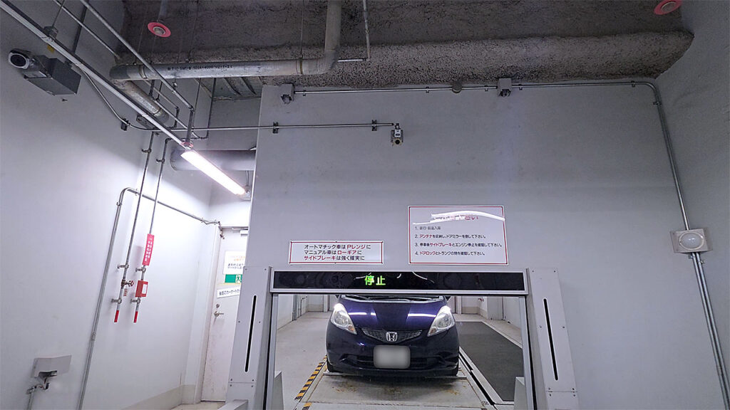 横浜アイランドタワー入口の機械式駐車位置付近