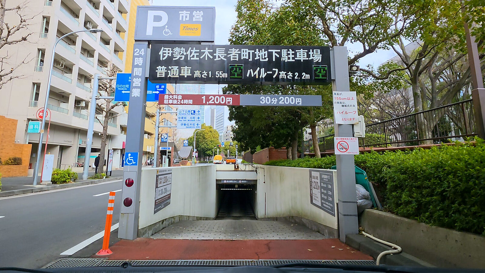 横浜市伊勢佐木長者町地下駐車場 機械式入口（神奈川県横浜市中区）