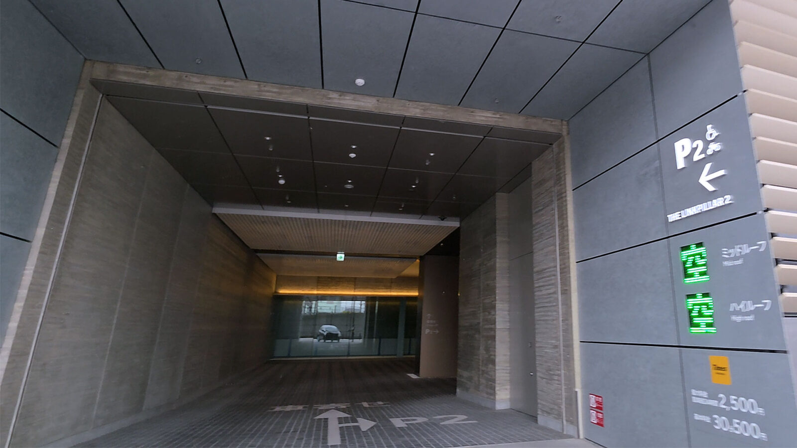TAKANAWA GATEWAY CITY 地下駐車場入口（東京都港区高輪）
