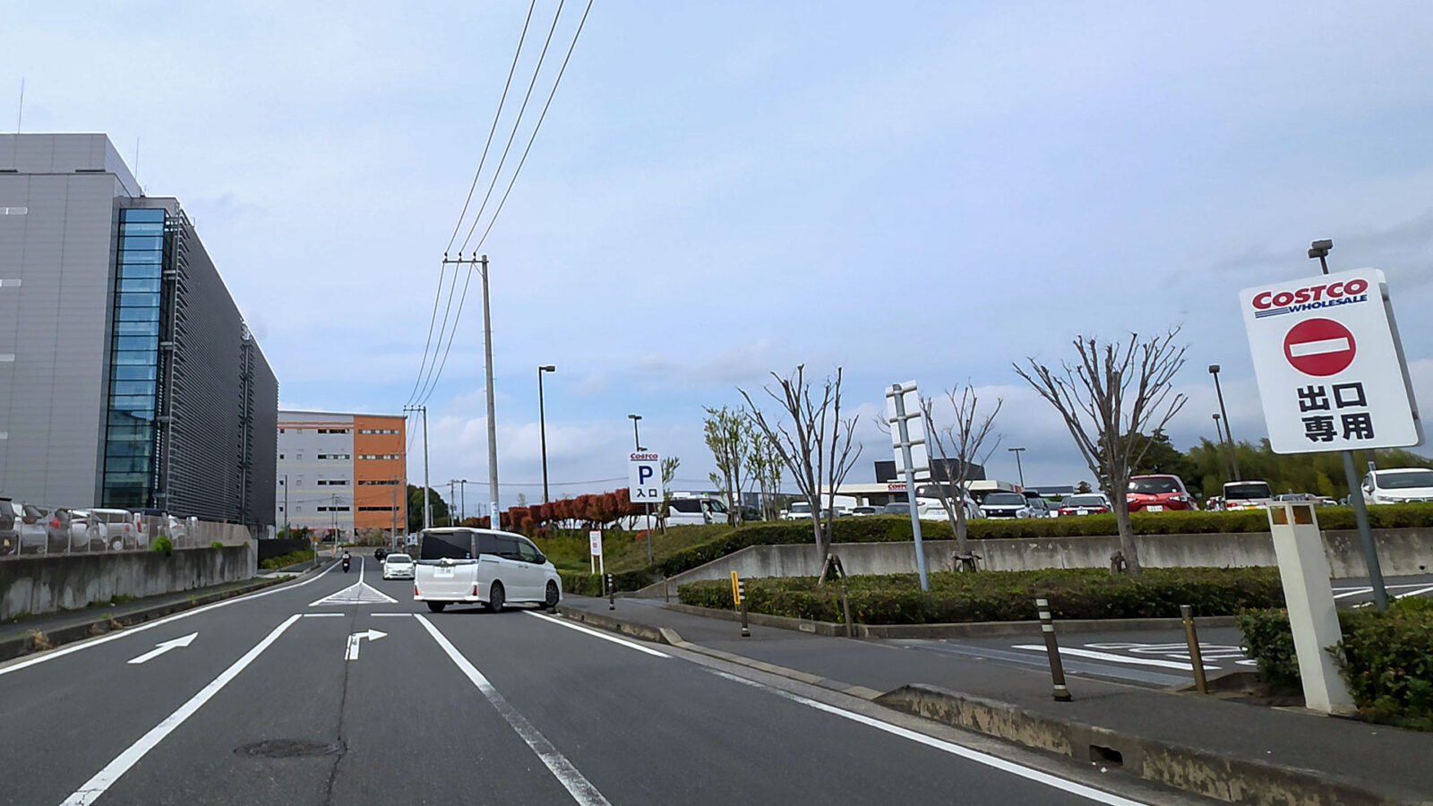 コストコホールセール 千葉ニュータウン倉庫店 駐車場入口（千葉県印西市）