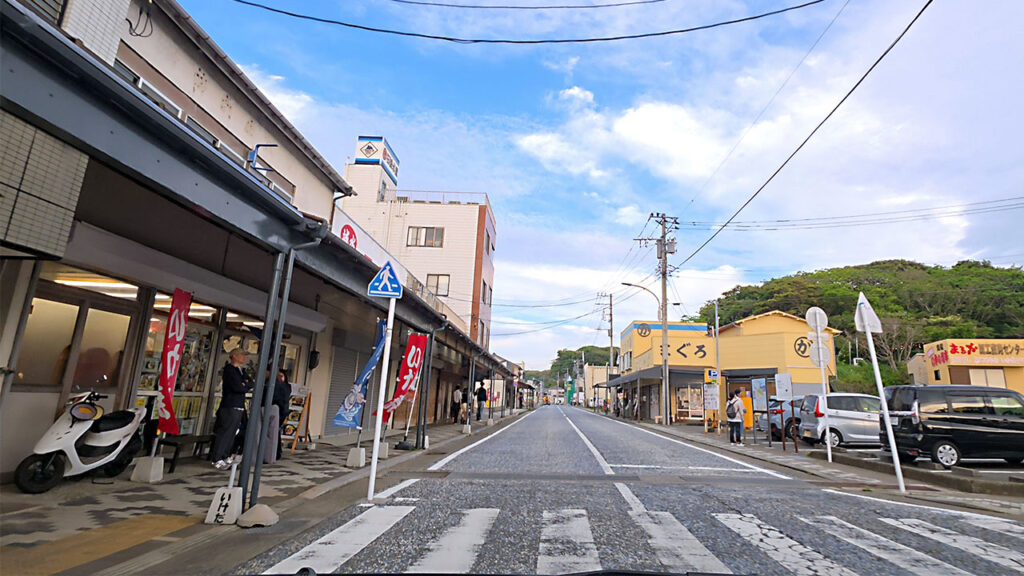 磯料理 いけだ付近から城ヶ島公園第1駐車場方面へ向かう道路