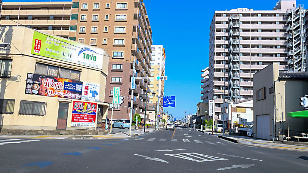 文化会館前交差点付近からララガーデン春日部方面へ向かう道路