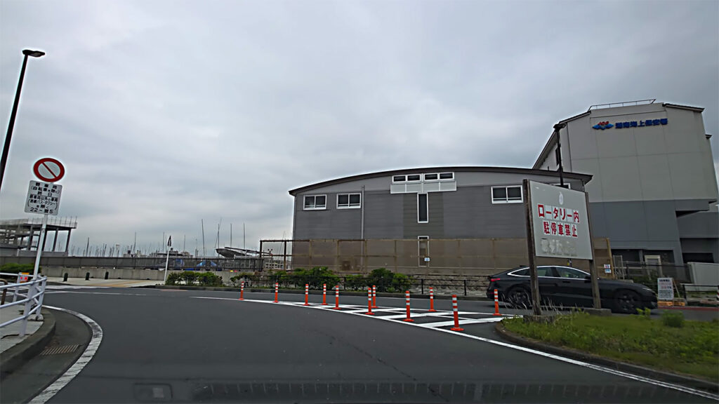 ピアソンヨットクラブ＠江の島付近から観光協会 江の島駐車場方面へ向かう道路