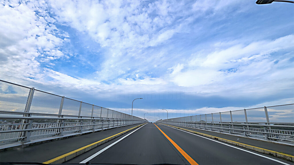 城ヶ島大橋から三崎方面へ向かう道路