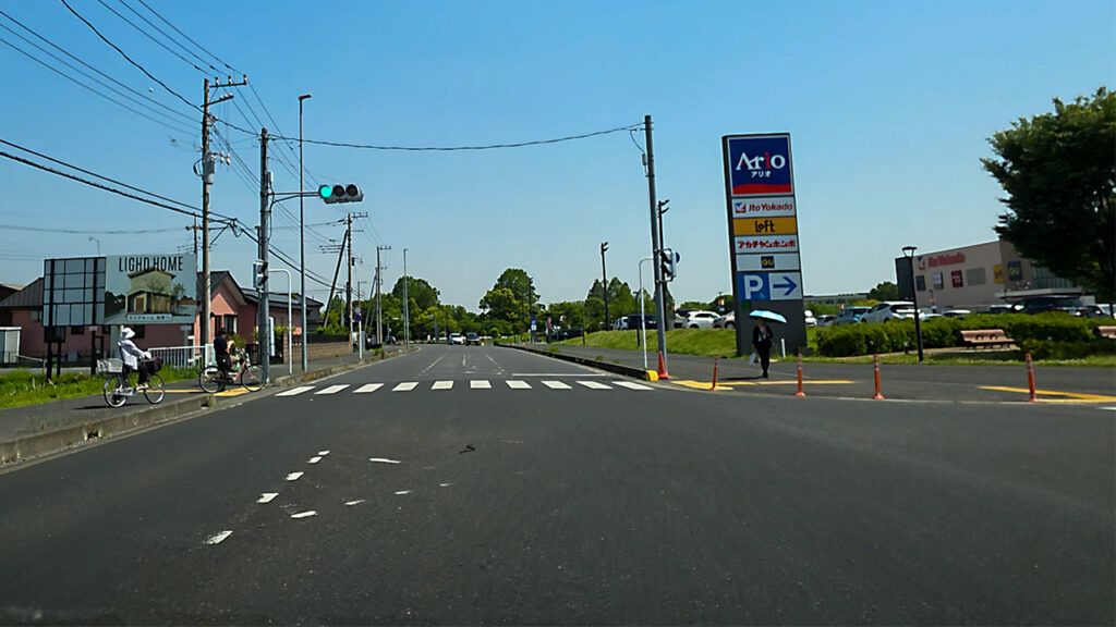 イトーヨーカドー アリオ鷲宮店 駐車場入口付近のP表示