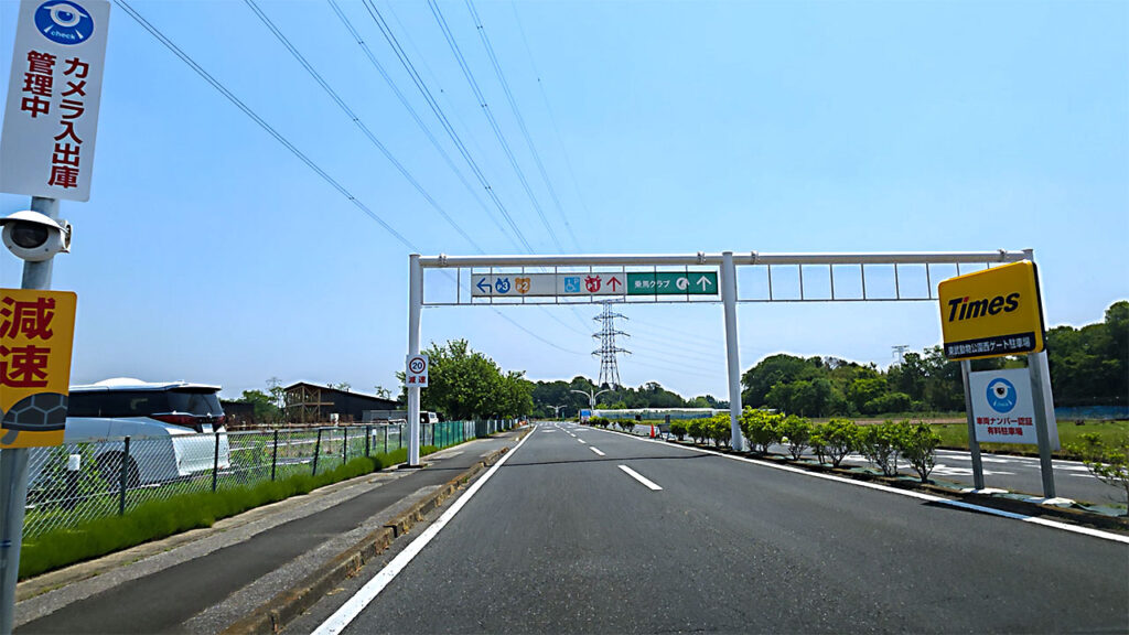東武動物公園西ゲート駐車場内のP1・P2・P3方面案内と乗用車プラス案内