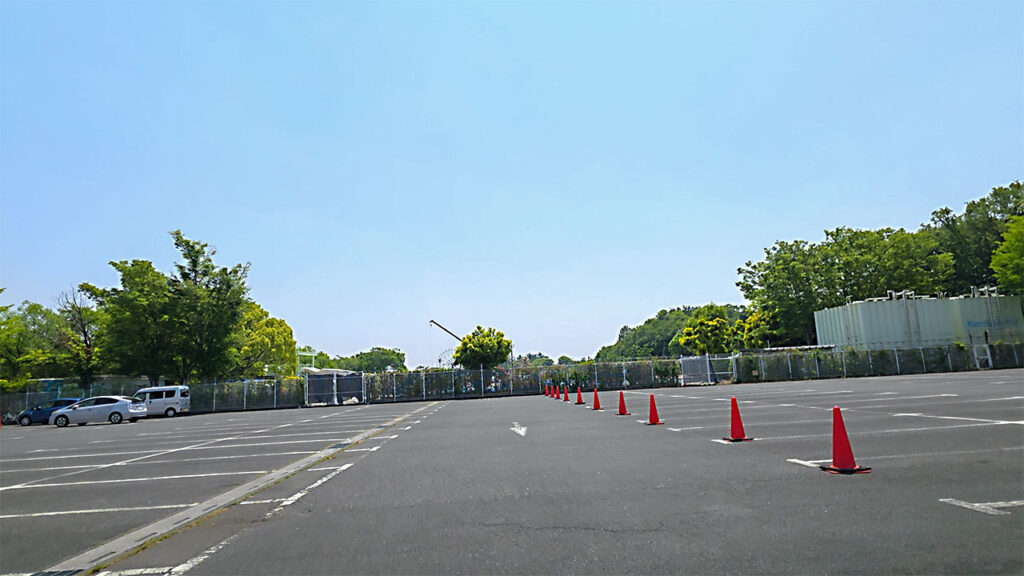 東武動物公園西ゲート駐車場のP1エリア付近と平面駐車場の様子