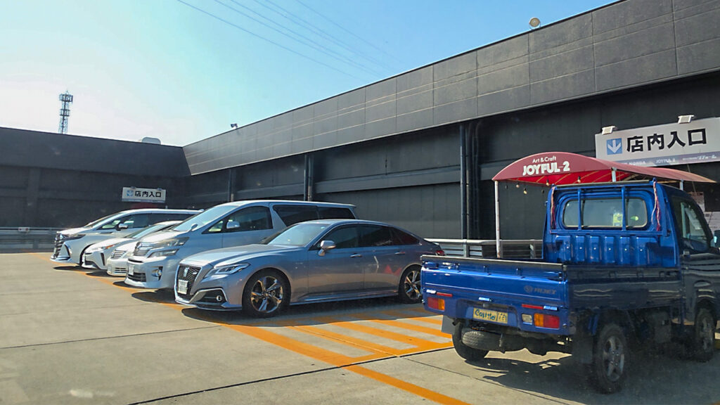 ジョイフル本田幸手店 駐車場2Fの駐車場所付近から見た場内の様子