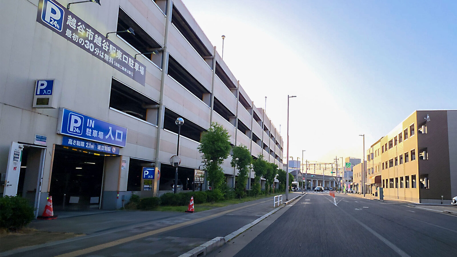 越谷ツインシティ駐車場入口