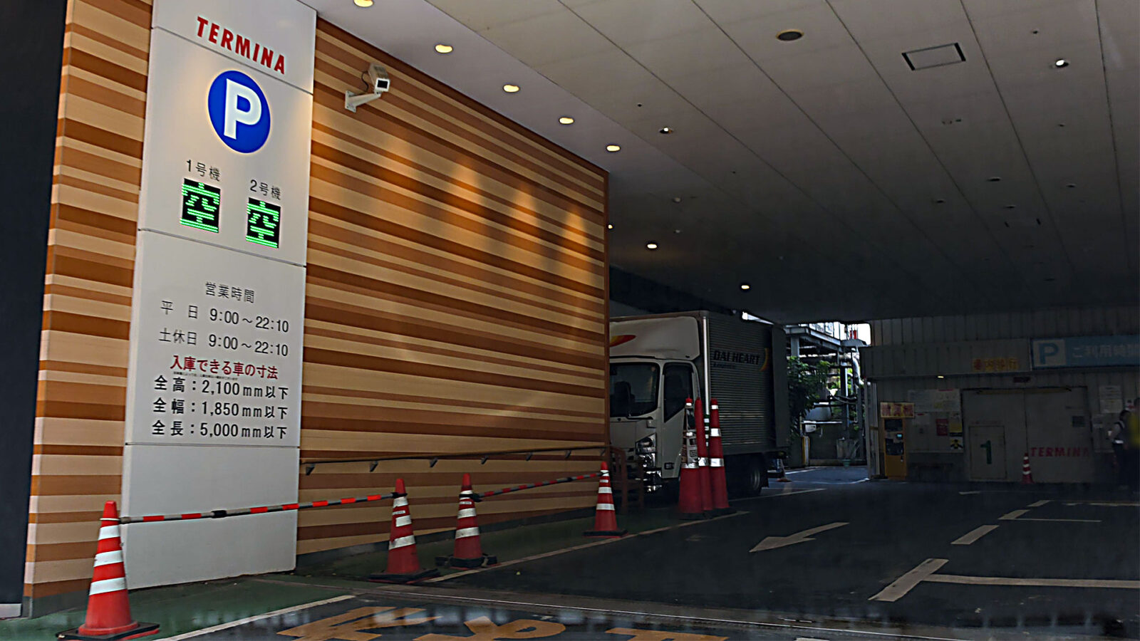 テルミナ3 駐車場入口
