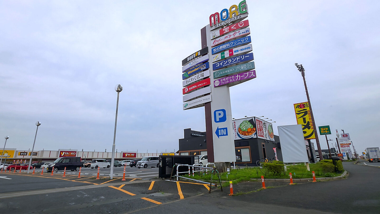 牧の原モア 平面駐車場入口