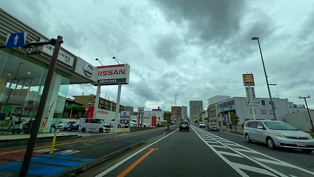 株式会社日産サティオ埼玉 上尾店付近から上尾ショーサンプラザ方面へ向かう道路