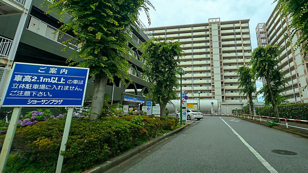 上尾ショーサンプラザ立体駐車場入口付近のP案内表示