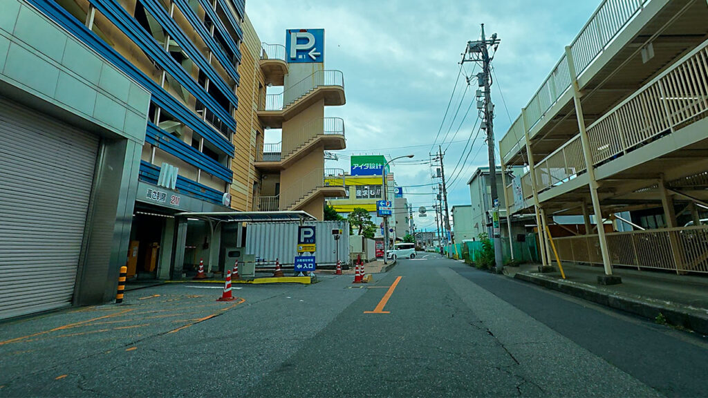 アリコベール上尾デパート館立体駐車場入口付近のP案内表示