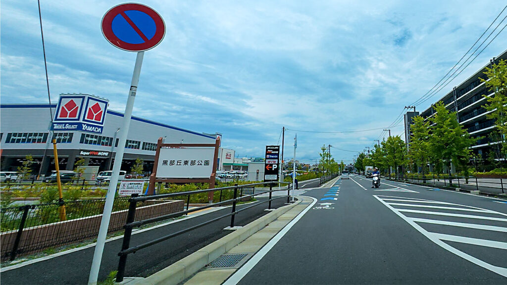 アークスクエア湘南平塚 駐車場入口付近のP案内表示