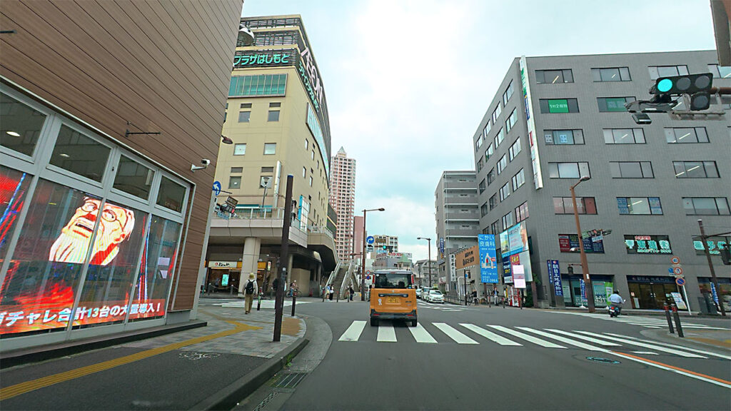 橋本駅入口第二交差点付近からラ・フロール橋本方面へ向かう道路