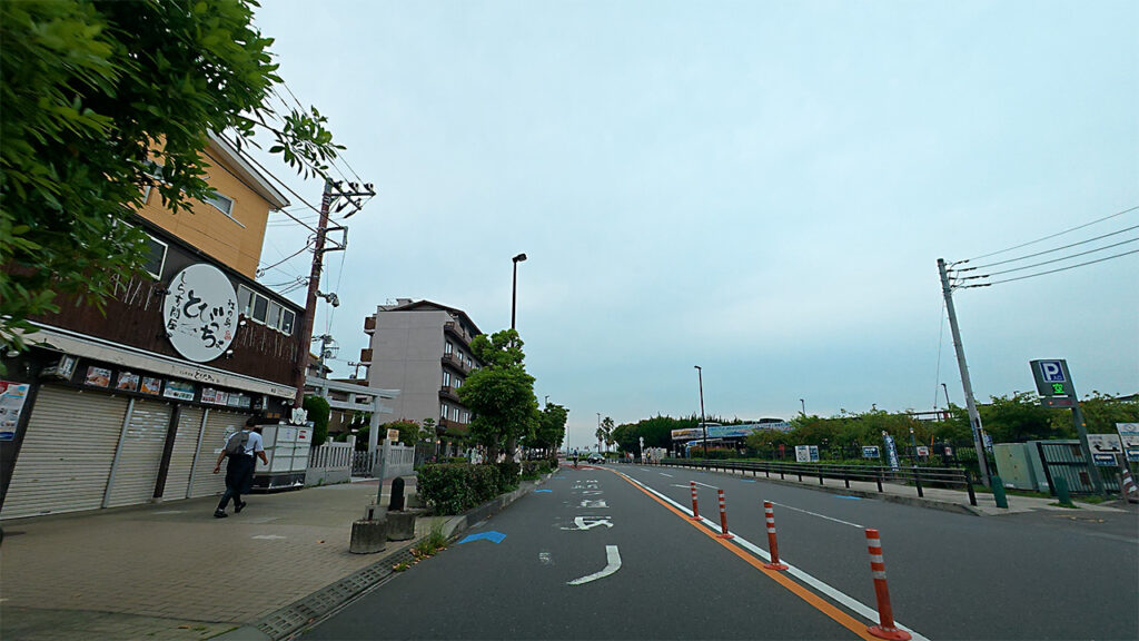 藤沢市江の島の湘南海鮮 座々丸付近から江の島大橋方面へ向かう道路