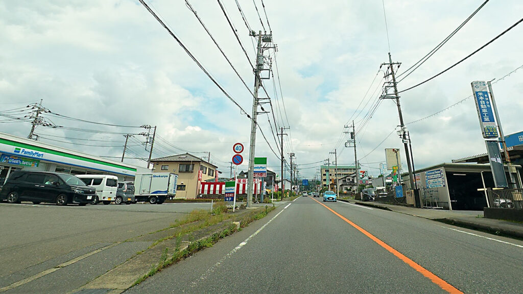 ファミリーマート 津久井三ヶ木店付近からダイエー津久井店方面へ向かう国道412号