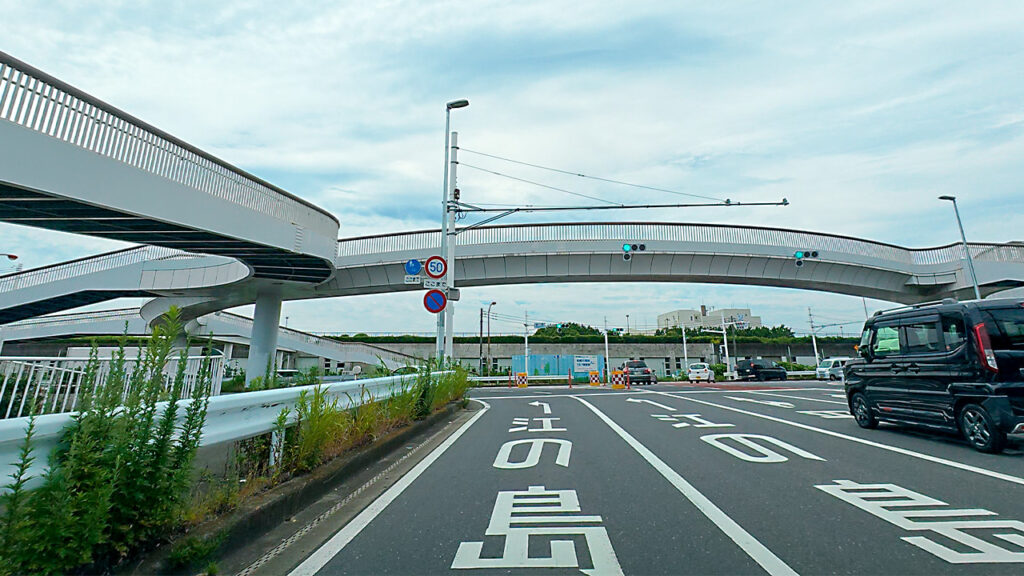 茅ヶ崎海岸ICから柳島交差点へ進み国道134号方面へ左折する道路