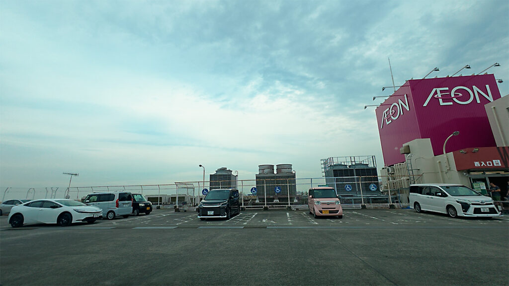 イオンスタイル三ツ境 第2屋上駐車場の駐車位置と店舗西入口付近